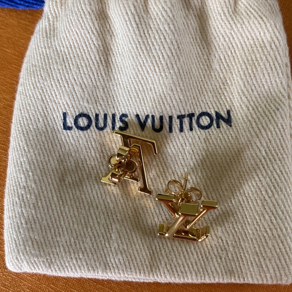 LV earrings-NEW. Sold out online - Picture 3 of 4